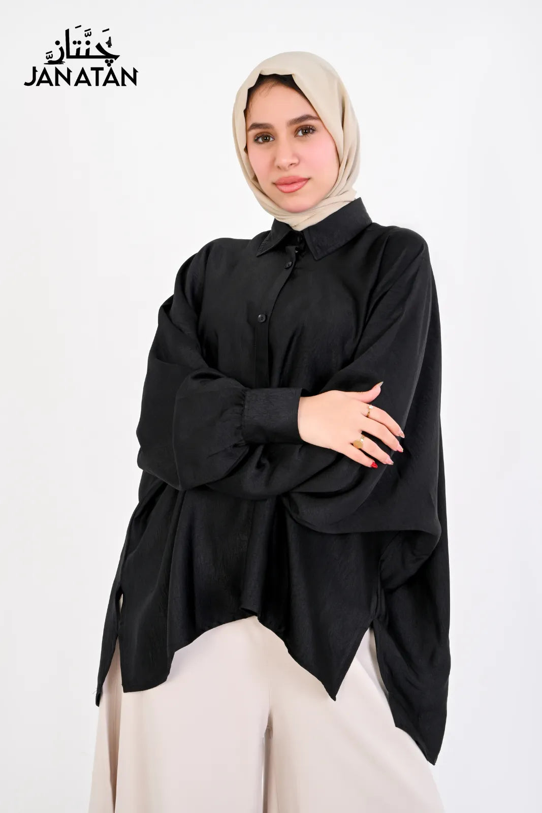 قميص ساتان سادة بقصة واسعة أسود